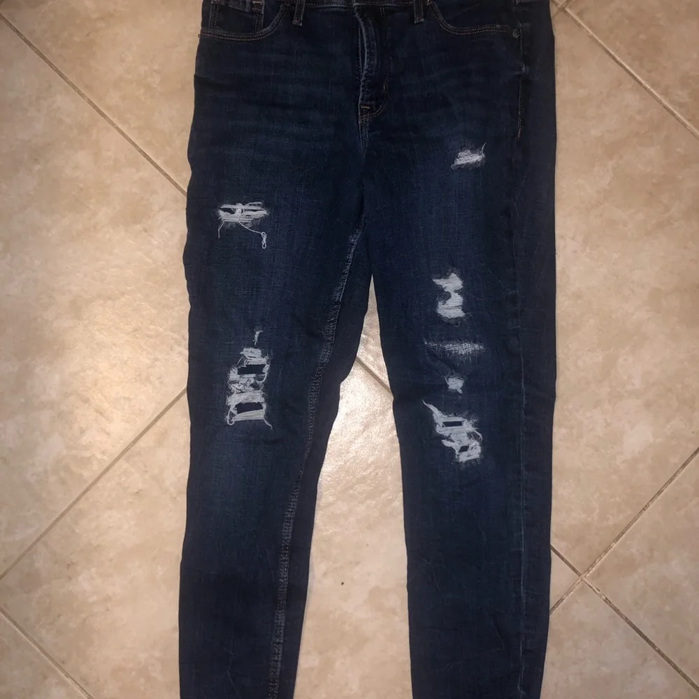 OLD NAVY DENIM ROCKSTAR RIPPED JEANS - Picture 2 of 7